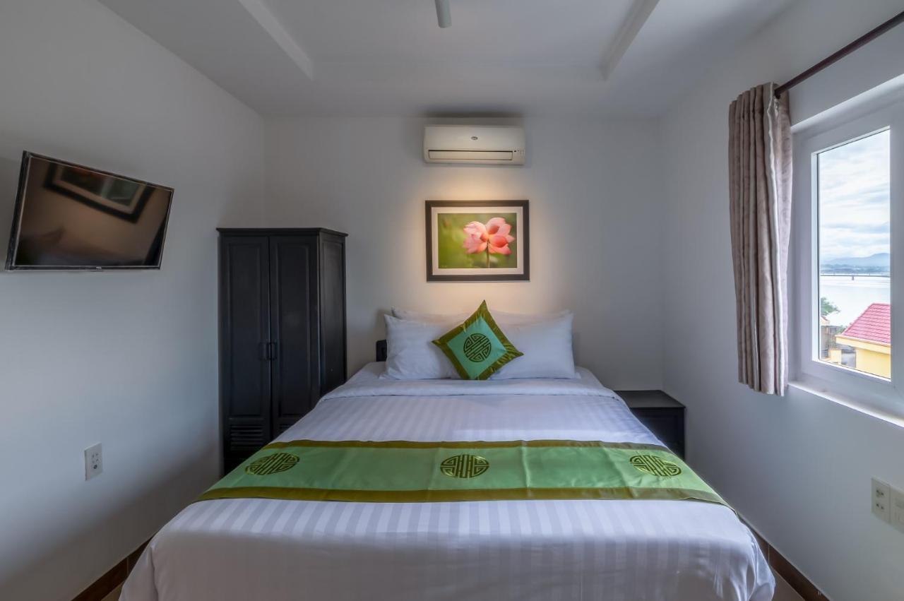 Charming Riverside Hotel Hué Extérieur photo