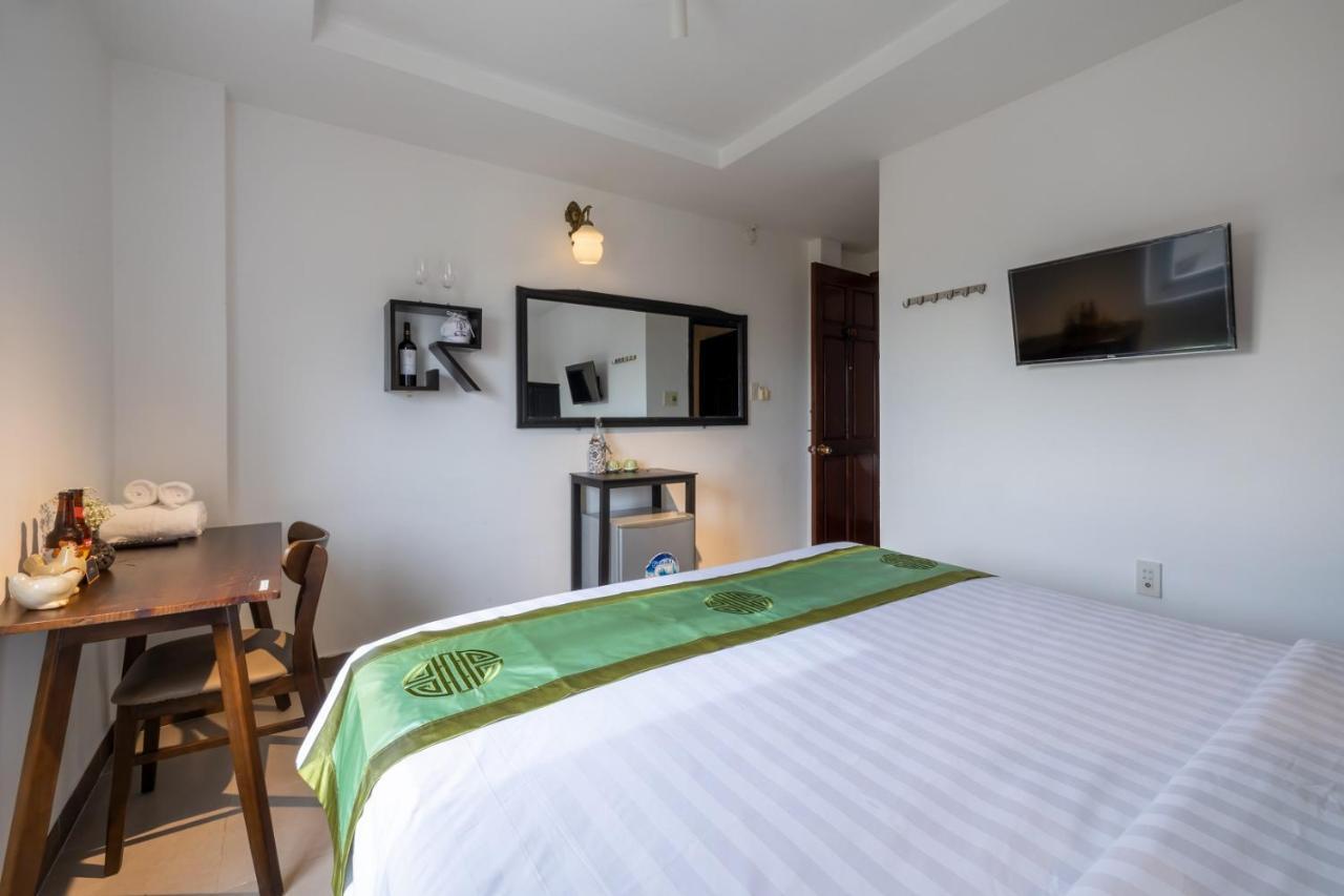 Charming Riverside Hotel Hué Extérieur photo