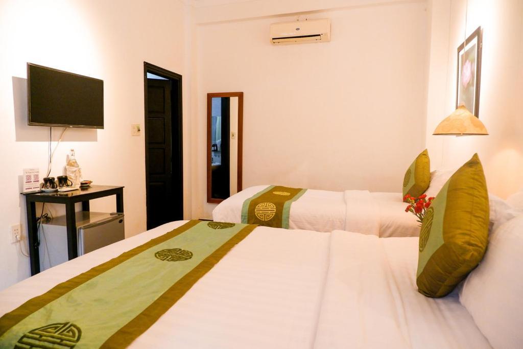 Charming Riverside Hotel Hué Extérieur photo