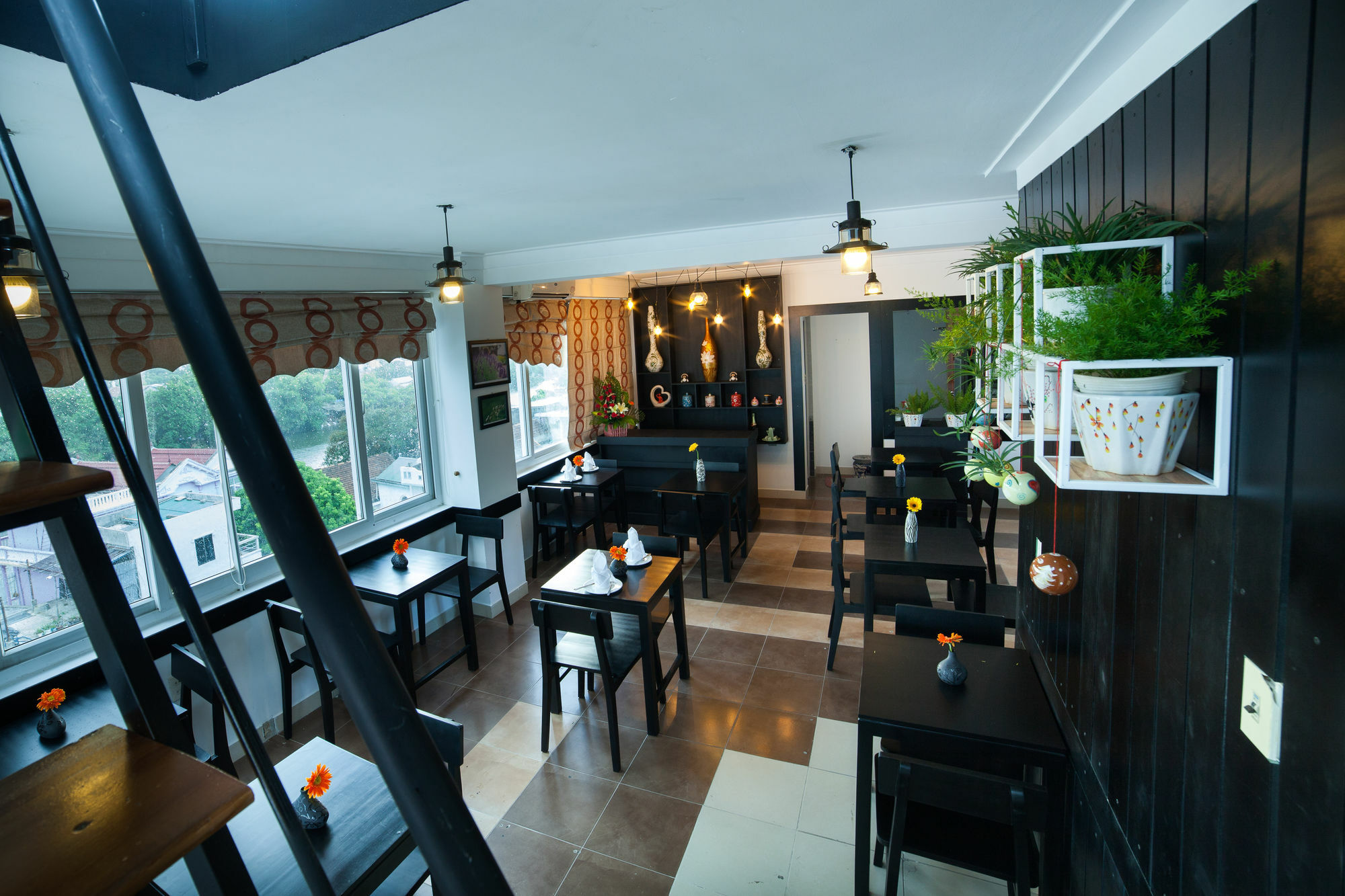 Charming Riverside Hotel Hué Extérieur photo