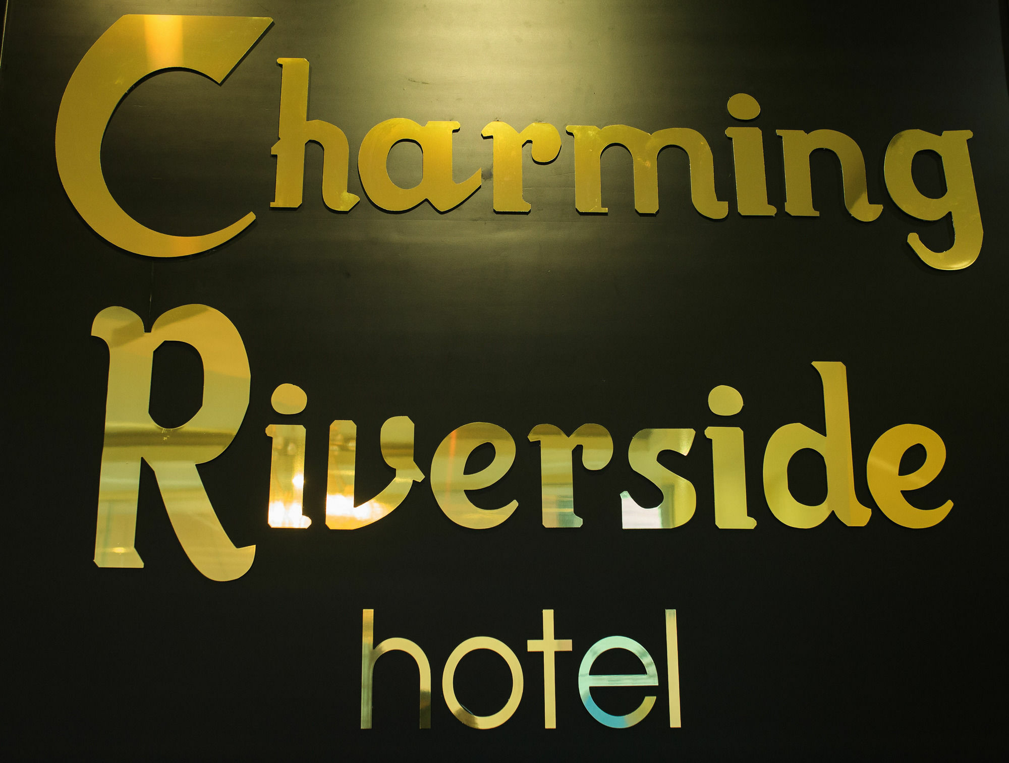 Charming Riverside Hotel Hué Extérieur photo